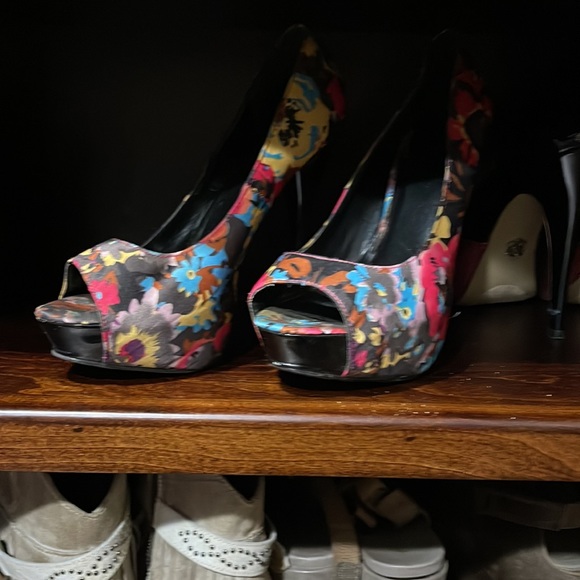 Made by Call it Spring - Picture 3 of 6